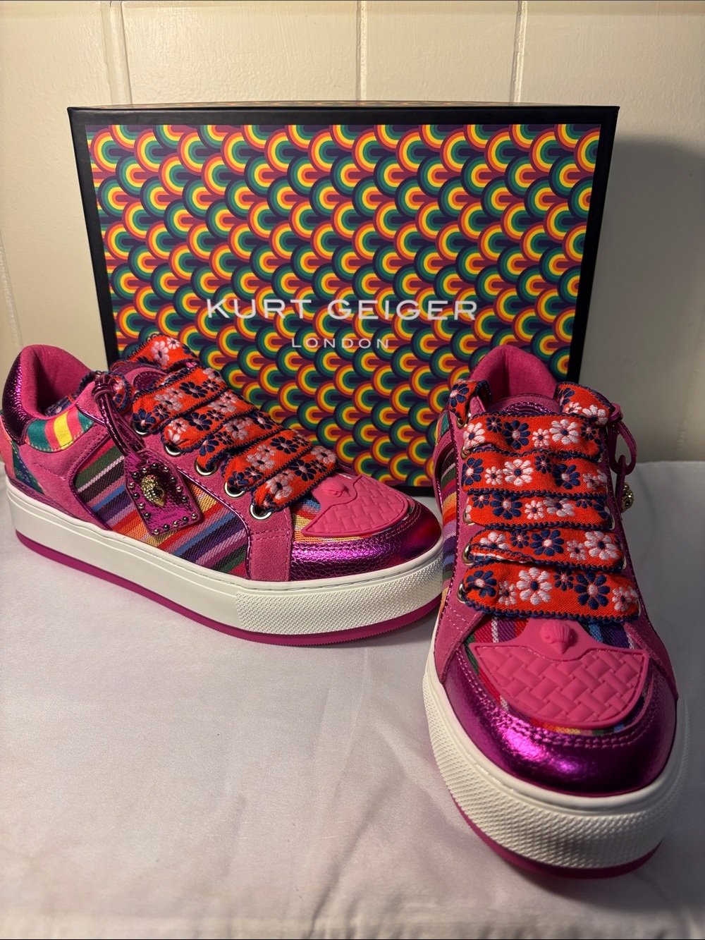 NIB Kurt Geiger Sz 9.5 Southbank Tag Sneakers Pink Multi Discontinued Sold Out!
